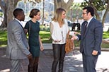 Foto Josh Gad y Kaley Cuoco en El gurú de las bodas