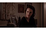 Foto Rachel Brosnahan en El amor es más fuerte que las bombas