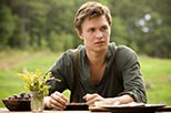 Foto Ansel Elgort en Insurgente de Caleb